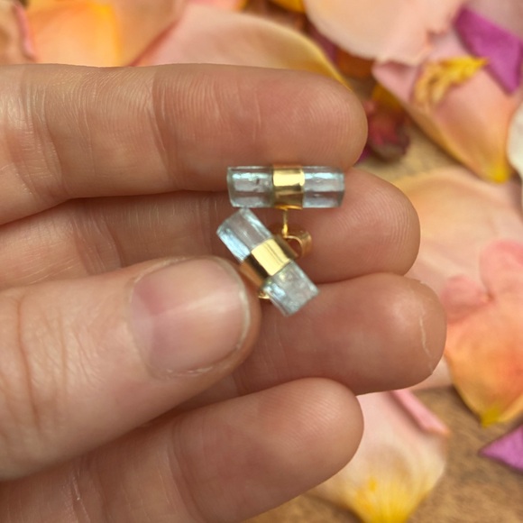 18k solid yellow gold aquamarine raw earrings studs - make offers 🦋💙🦋 - Picture 6 of 7